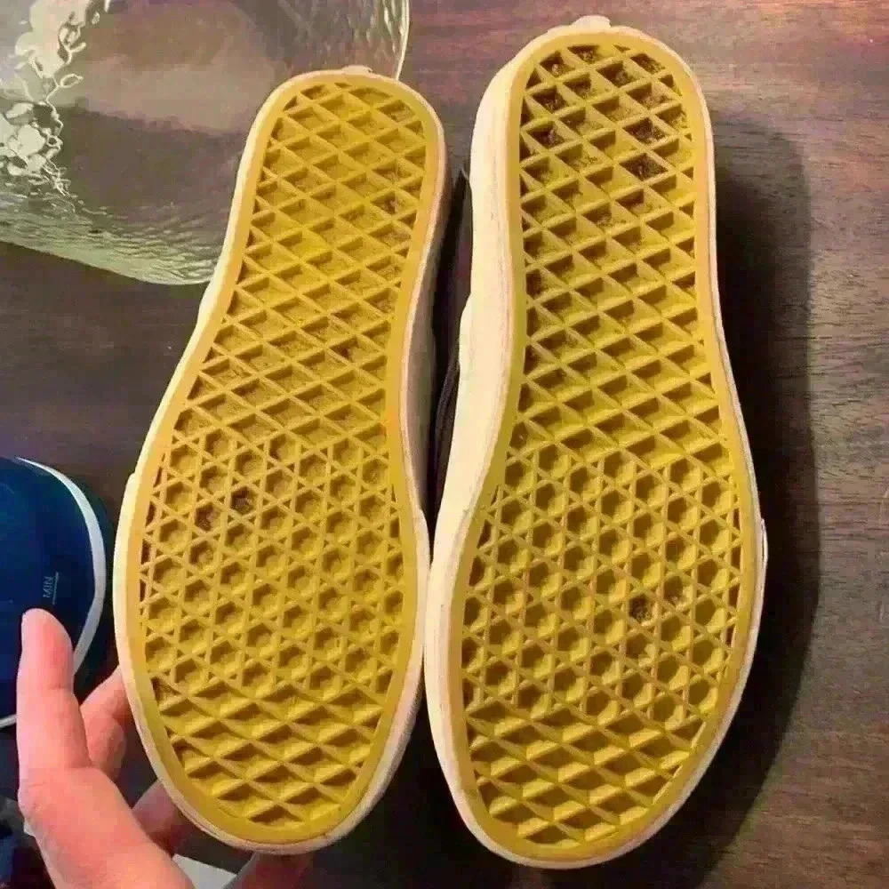 Harry Potter Hufflepuff Vans - Picture 4 of 12